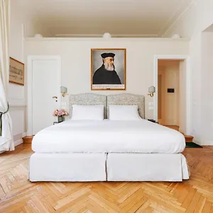 2* Pensión Relais Donna Lucrezia